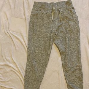 Lululemon woman’s jogger size 8 heather grey.